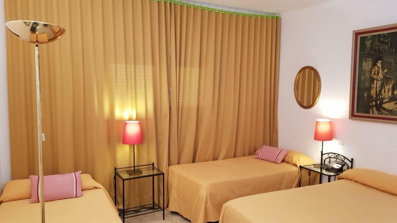 Hostal Residencia Catalina بالاموس المظهر الخارجي الصورة
